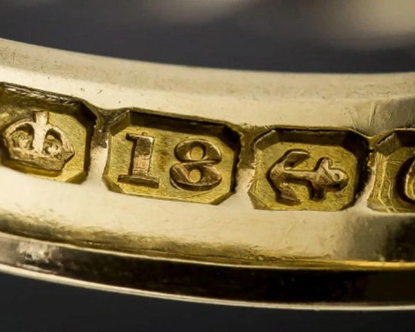 Poinçons sur les bijoux en or : comment bien les lire ?